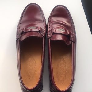 Tod’s woman’s leather loafer